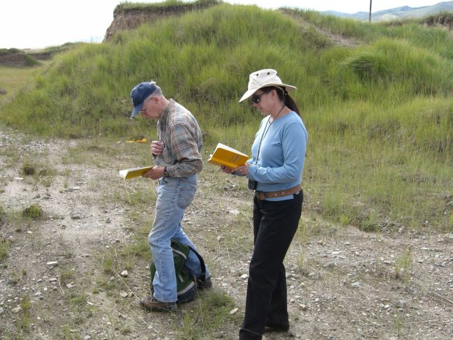  2006:09:02 21:37:30   Porter and Rigsby at outcrop 1.jpg